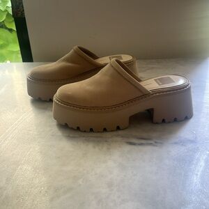 Dolce Vita Lug sole clog size 6